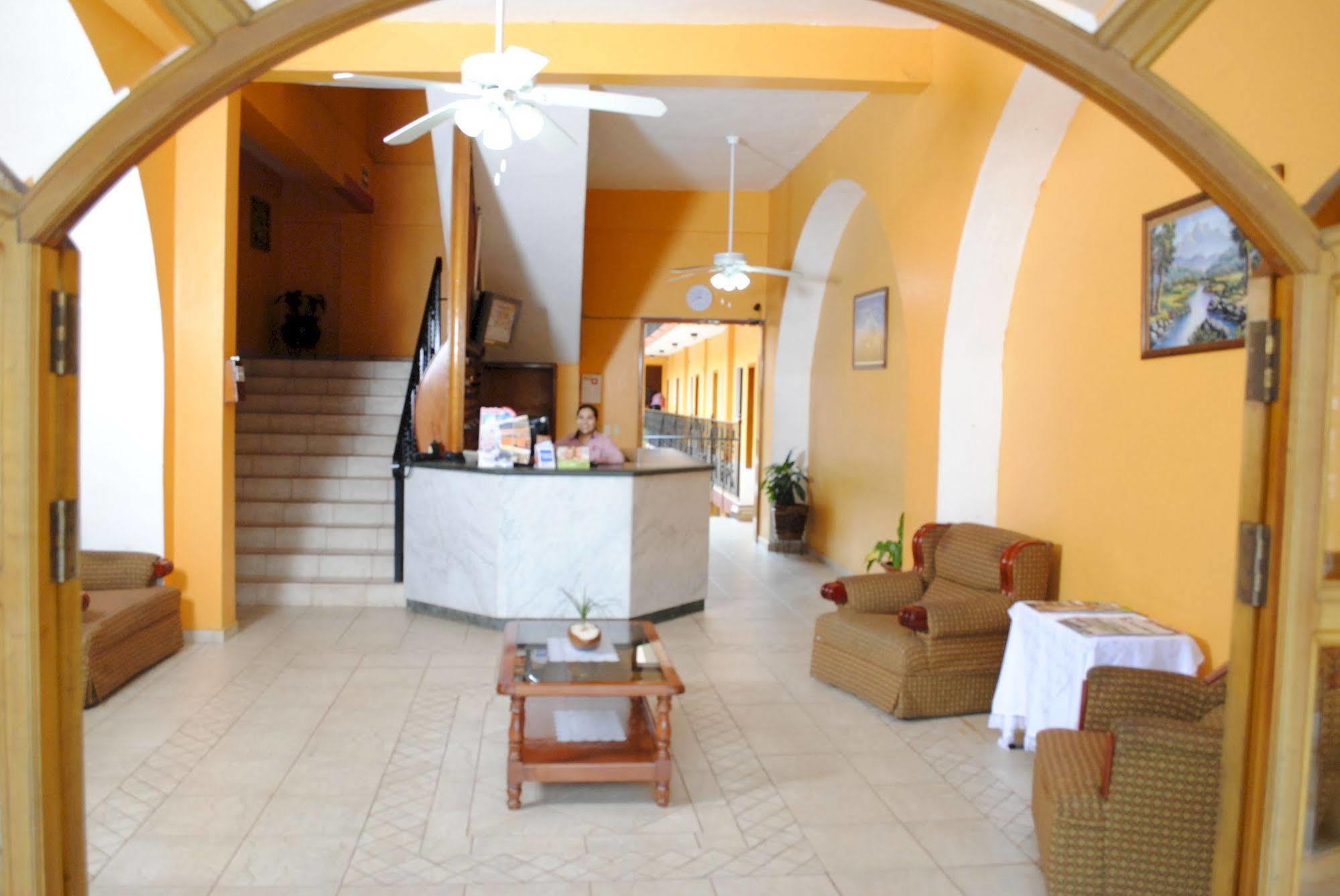 Hotel Arcos Del Parque Acayucan エクステリア 写真