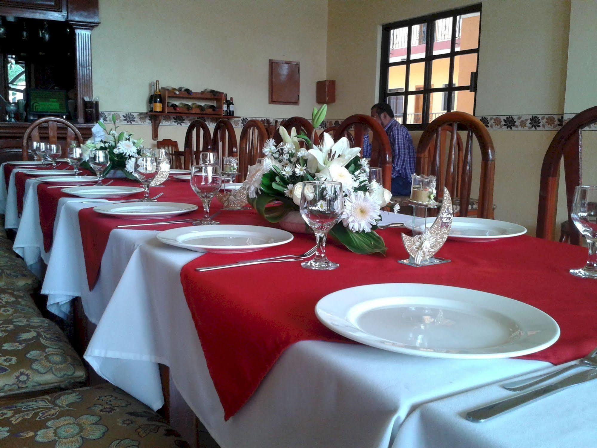 Hotel Arcos Del Parque Acayucan エクステリア 写真